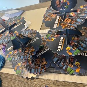 Roblox Themed Party Decorations & Cupcake Stands